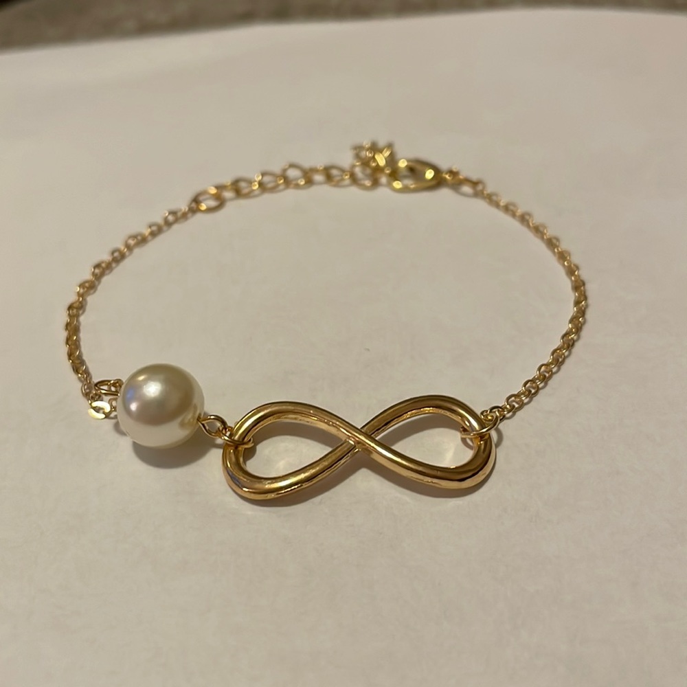 Infinity Sign and Pearl Gold Bracelet